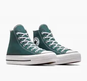 Championes Converse Chuck Taylor All Star Lift de caña alta color verde oscuro, con plataforma blanca y cordones blancos.