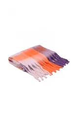 Bufanda larga con diseño a cuadros grandes en tonos negro, azul, naranja, amarillo y verde.