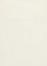 Jersey de punto fino color crudo, con cuello redondo y mangas largas. Tejido mezcla seda de mora.