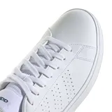 Championes Adidas Advantage Base 2.0 de cuero sintético blanco con perforaciones laterales, cordones y logo en la lengüeta.