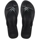 Sandalias Havaianas modelo Wedges, color negro, con plataforma y tiras finas.