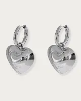 Par de aros plateados de acero quirúrgico hipoalergénico, con forma de corazón inflado.