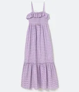 Vestido largo lila con tirantes finos, escote cuadrado, volantes en el busto y falda con textura de agujeros.