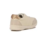 Championes deportivos Comfortflex color crema, con cordones elásticos y detalle de pespuntes en forma de rombos.