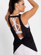 Musculosa deportiva negra de corte clásico con espalda racerback y logo pequeño en el ruedo.