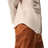 Camisa de franela color beige con estampado del logo de Lacoste en negro.