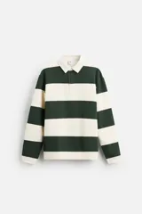 Sudadera tipo polo con cuello clásico, manga larga y diseño a rayas horizontales en color verde oscuro y crudo.