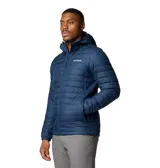 Campera Columbia con capucha, color verde oliva en la parte superior y gris claro en la parte inferior. Cuenta con cierre frontal, bolsillos laterales con cierre y logo de la marca en el pecho.