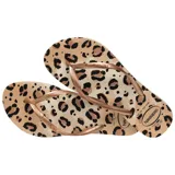 Ojotas Havaianas Slim Animals con estampado animal print en tonos grises y negros, y tiras plateadas.