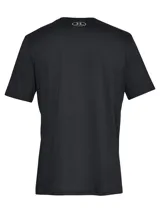 Remera celeste de Under Armour, corte clásico, mangas cortas y logo estampado en el pecho.