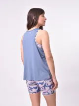 Musculosa deportiva azul con espalda estilo nadador.