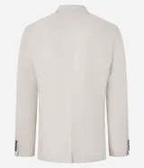 Saco de traje social color beige, confeccionado en viscolino, con cuello en V, cierre abotonado, bolsillos y medio forro.