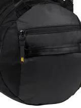 Bolso tipo duffel bag unisex de color negro, con correas de compresión desmontables y múltiples presillas. Presenta un parche con el logotipo de Cat en Hypalon y tiradores de cremallera a juego. Incluye un compartimento principal con funda acolchada para portátil de 15", bolsillo lateral largo con cremallera y bolsillo lateral de malla con cremallera. Posee correas de hombro acolchadas de malla transpirable con ajuste de longitud y almohadilla central.