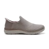 Championes Skechers Hands Free Slip-ins Virtue Sleek color beige, sin cordones, con capellada tejida Stretch Fit, plantilla acolchada Skechers Air-Cooled Memory Foam y suela de tracción flexible. Elaborados con materiales 100% veganos.