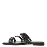 Sandalias bajas negras con tres tiras horizontales sobre el empeine, adornadas con tachas plateadas.