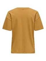 Remera color marrón con estampa del lejano oeste, de algodón y cuello redondo. Diseño de manga corta con hombros caídos y calce regular.