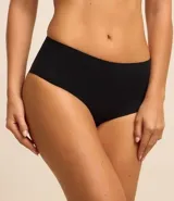 Pack de dos bombachas altas sin costuras, una color piel y otra negra, confeccionadas en poliamida y elastano.