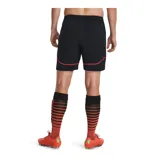 Short deportivo Under Armour Challenger Pro color rojo con paneles laterales negros y ribete negro en el ruedo.