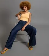 Body básico color durazno, con escote asimétrico y un solo hombro. Confeccionado en microfibra de poliamida y elastano.