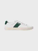 Championes acordonados de cuero blanco con una franja verde y el logo de BOSS en el lateral.