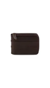 Billetera de cuero color marrón con cierre de cremallera. Interior con espacio para billetes, visor y tarjeteros. Incluye espacio con cierre para monedas.