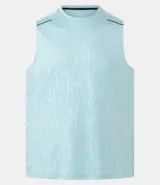 Musculosa deportiva negra de hombre, con cuello redondo, corte regular y estampa heat print. Cuenta con tecnología Dry para mayor transpirabilidad.