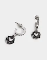 Aros argolla plateados con strass y dije de corazón.