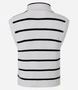 Chaleco blanco con rayas horizontales negras, de punto acanalado con viscosa sostenible, cuello alto y cierre frontal con cremallera.