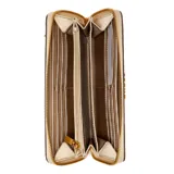 Billetera Guess Laurel color verde con cierre de cremallera y correa de muñeca extraíble.
