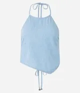 Top celeste de jeans con frente única, lazo en la espalda y detalle de caracolas en las puntas.
