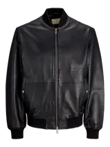 Campera bomber negra de cuero con cuello, puños y cintura acanalados. Cierre frontal con cremallera y bolsillos laterales con botón a presión.