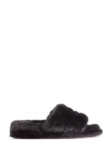 Pantuflas tipo slide forradas en piel sintética 100% poliéster, con base de goma de 4 cm.