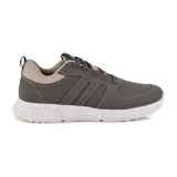 Championes urbanos color gris con detalles en beige y suela blanca con textura.