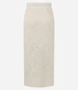 Pollera midi de punto color crema con diseño calado tipo ganchillo, corte recto y cintura elástica.