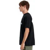 Remera negra de manga corta con cuello redondo y logo estampado en el pecho.
