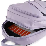 Mochila Puma unisex color gris con detalles en negro. Tiene un compartimento principal con cierre, un bolsillo frontal con cierre y un bolsillo lateral de malla. El logo de Puma está estampado en relieve en el frente.