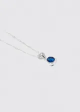 Collar de plata 925 con dije de punto de luz con zirconia azul engarzada.