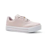 Championes deportivos color rosa claro, con plataforma blanca y cordones con apliques dorados.