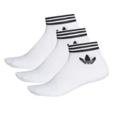 Pack de tres pares de medias Adidas cortas blancas con logo del trifolio negro y tres rayas negras en el puño.