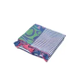 Bufanda larga rectangular de gasa sintética liviana, con estampado multicolor de motivos geométricos y borlas decorativas en los extremos.