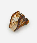Pinza para el pelo con forma de corazón marmolado en tonos naranja, marrón y verde, con detalles metalizados dorados.