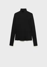 Camiseta negra de cuello alto, manga larga y corte ajustado.