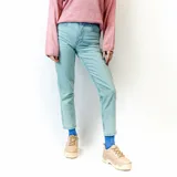 Jean skinny de tiro alto color celeste.