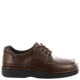 Zapato acordonado de cuero negro con suela gruesa.