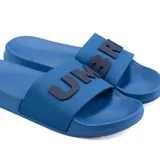 Ojotas Umbro de goma color gris claro, con logo de la marca en verde en la tira.