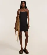 Vestido corto de viscosa color verde oliva, de corte recto y holgado, con escote cuadrado y breteles finos.