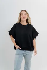 Buzo verde agua de algodón grueso, manga corta y corte oversize.