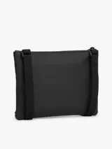 Bandolera negra Tommy Jeans con logo de la marca en el frente y correa ajustable.