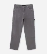 Pantalón baggy de sarga color gris con efecto marmolado, tiro alto, bolsillos laterales y traseros, y trabillas en la cintura.