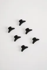 Pack de seis pinzas pequeñas para el pelo, color negro.
